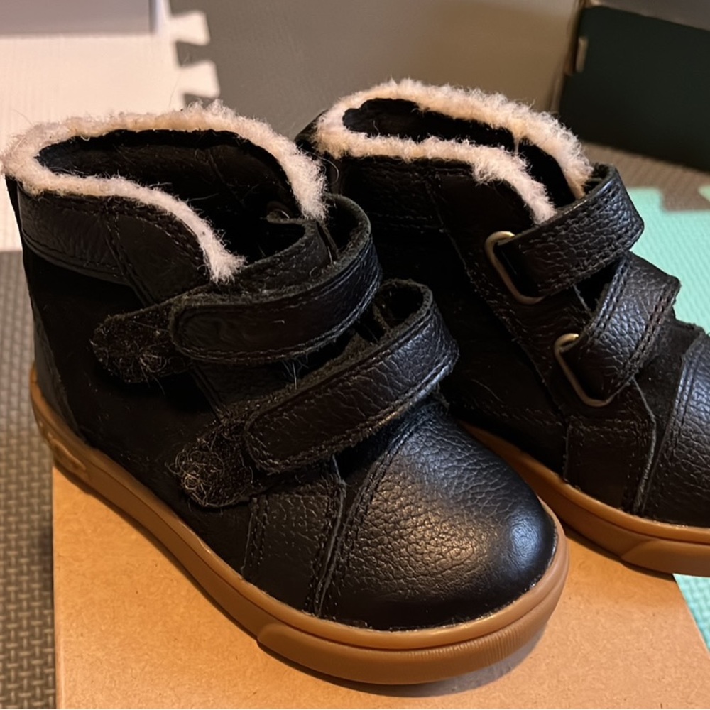 UGG Rennon II - Picture 3 of 3
